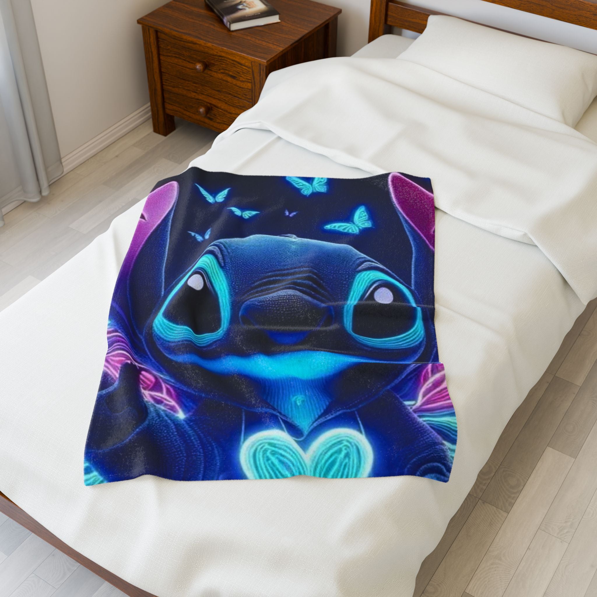 Glow-in-the-Dark Plush Blanket with Heart Design, Cozy Throw, Gift for Kids, Bedroom Decor, Fun Sleepover Blanket