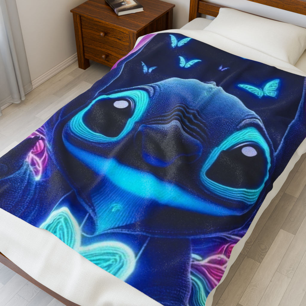 Glow-in-the-Dark Plush Blanket with Heart Design, Cozy Throw, Gift for Kids, Bedroom Decor, Fun Sleepover Blanket