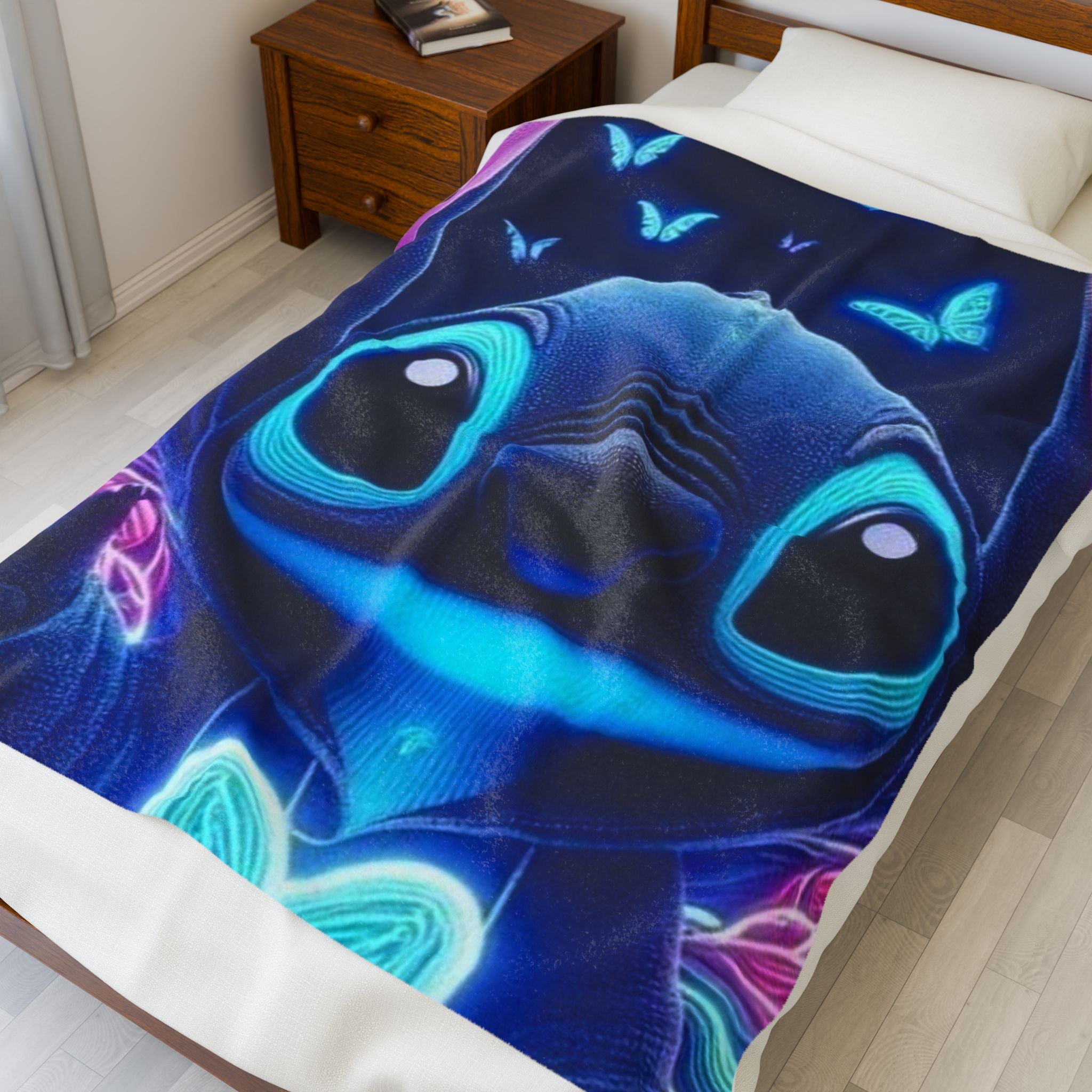 Glow-in-the-Dark Plush Blanket with Heart Design, Cozy Throw, Gift for Kids, Bedroom Decor, Fun Sleepover Blanket